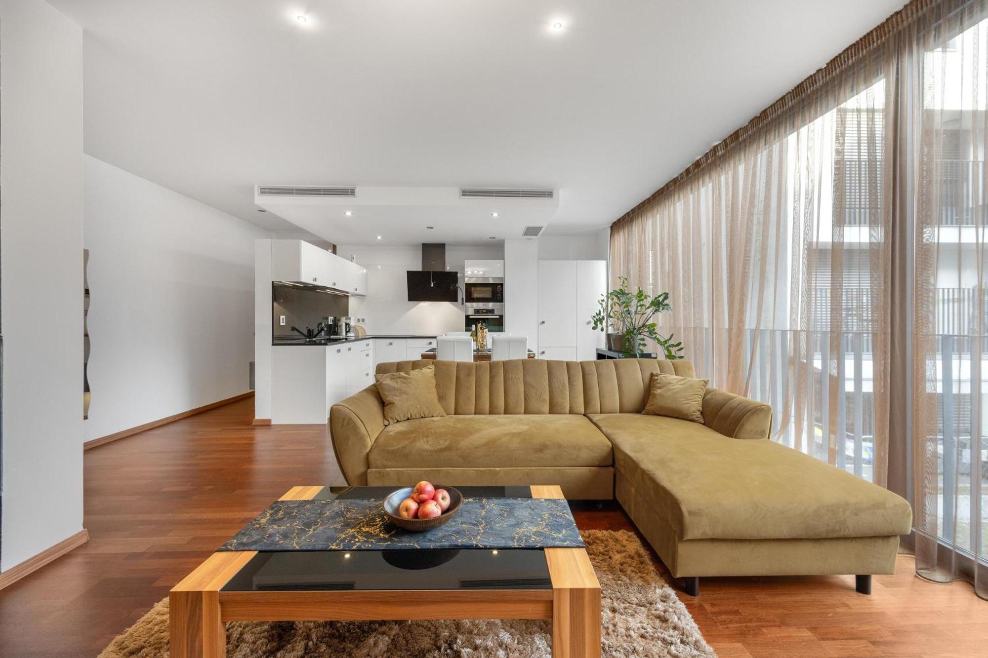 Revon Business Apartment 50 Dunajska Братислава Екстер'єр фото