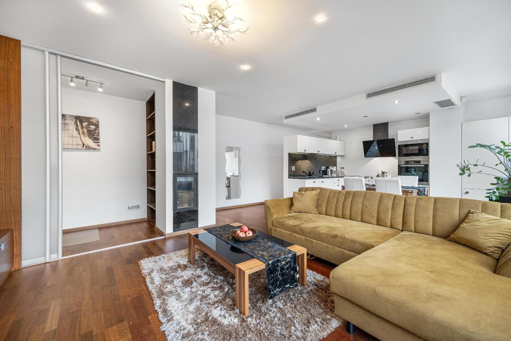 Revon Business Apartment 50 Dunajska Братислава Екстер'єр фото