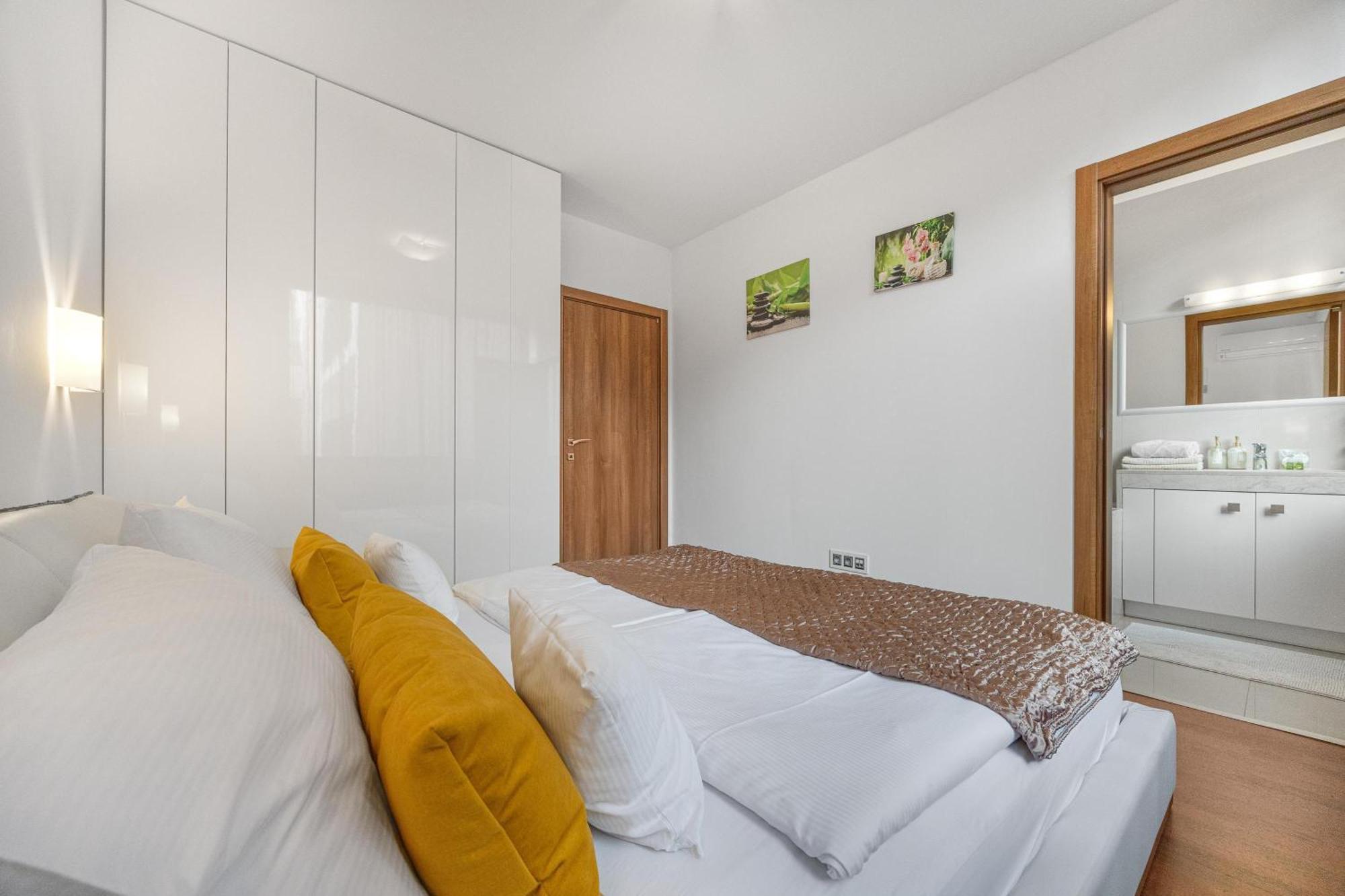 Revon Business Apartment 50 Dunajska Братислава Екстер'єр фото